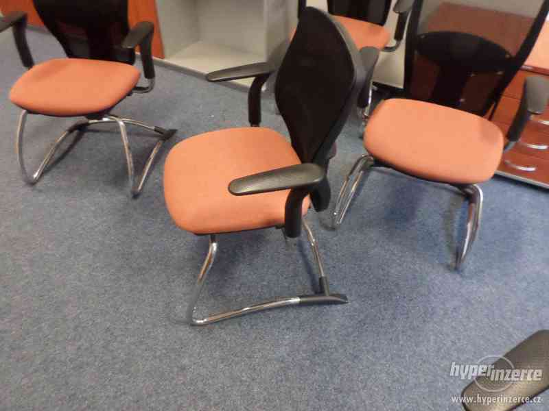 Kancelářská židle houpačka - polohovatelné nastavení opěrky - foto 4
