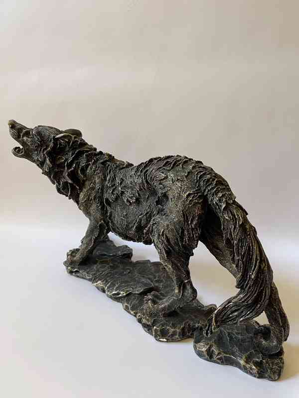 Vlk - socha 50 cm - foto 3
