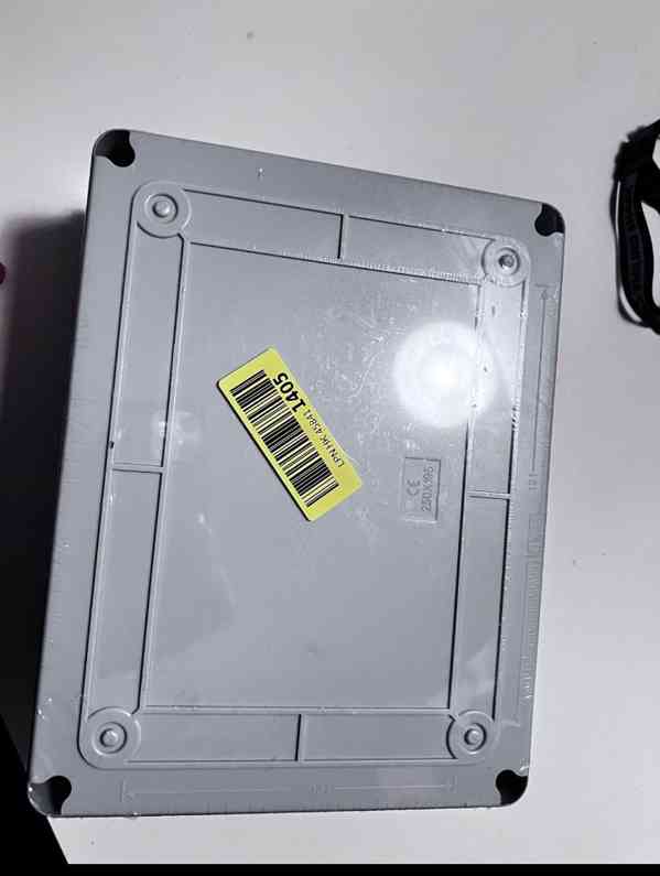 Skříňka s jističi  - foto 4