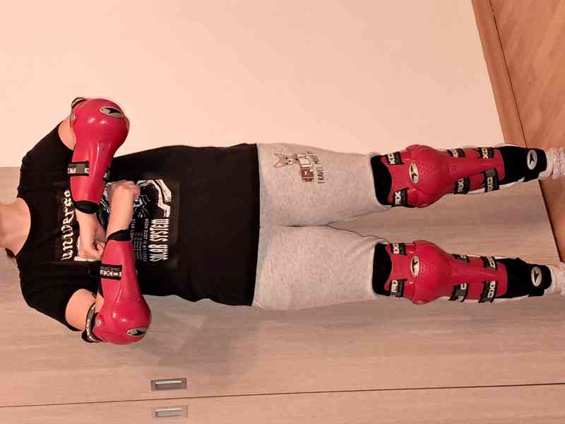 CHRÁNIČE NA KOLENA A LOKTY/ KOLENNÍ A LOKETNÍ CHRÁNIČE  - foto 8