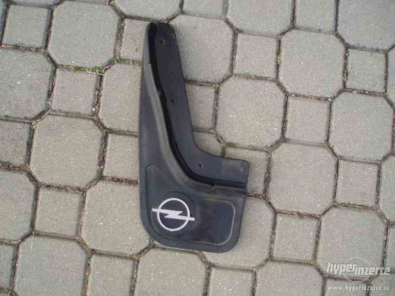 Opel zástěrka - foto 1