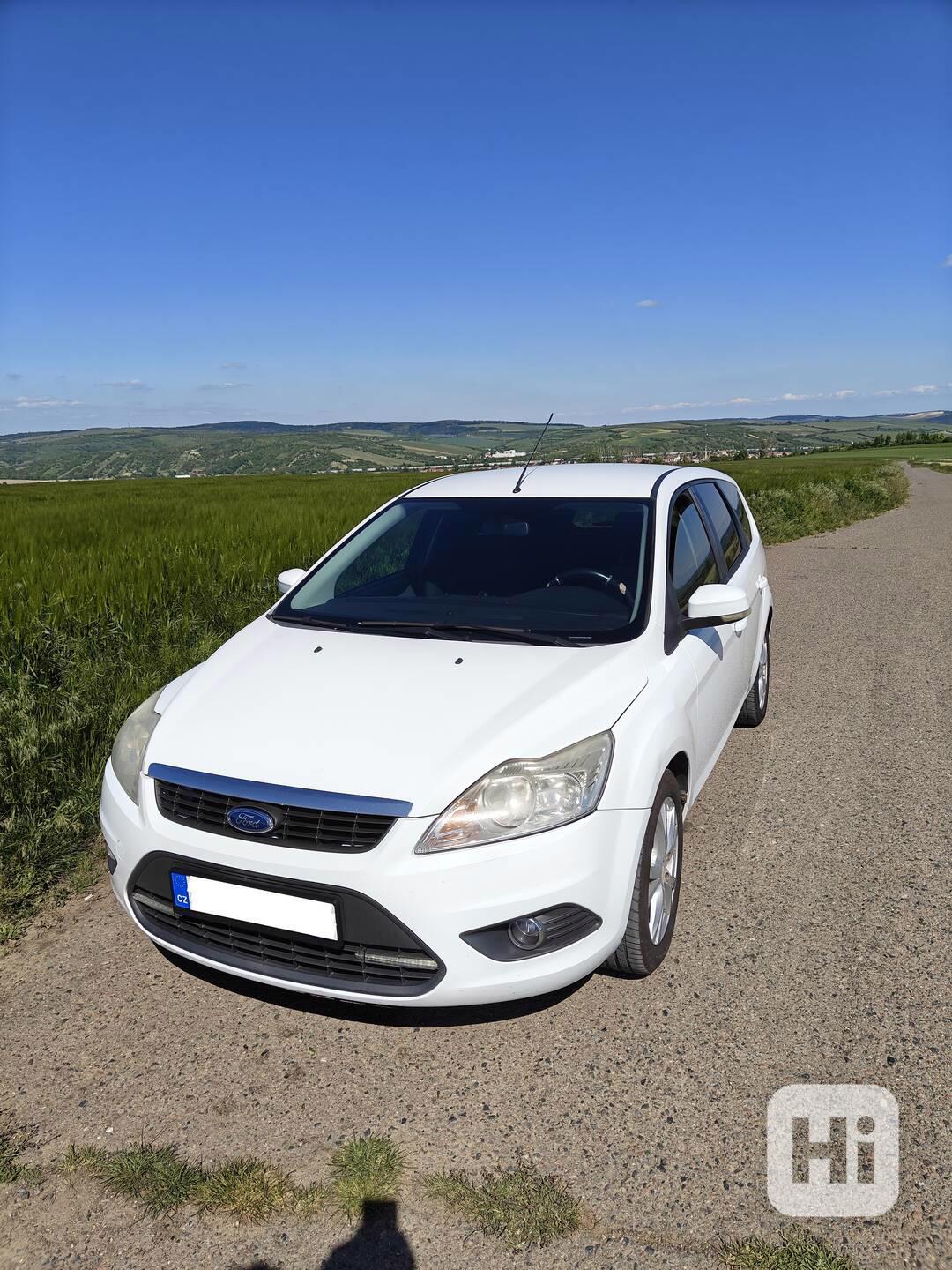Ford Focus 1,6 - 2010 - foto 1