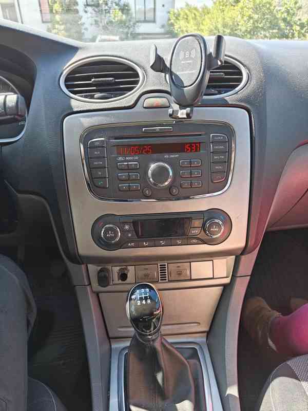 Ford Focus 1,6 - 2010 - foto 10