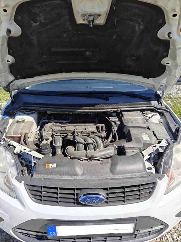 Ford Focus 1,6 - 2010 - foto 19