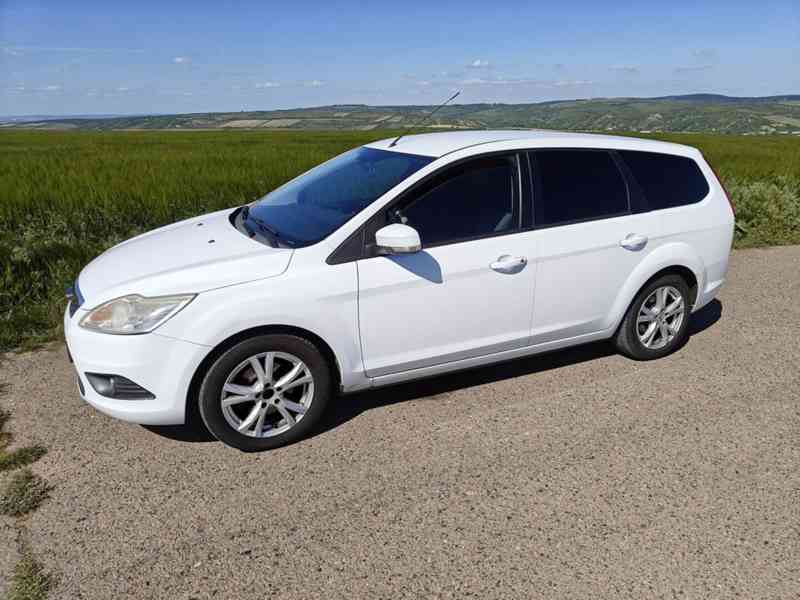 Ford Focus 1,6 - 2010 - foto 4