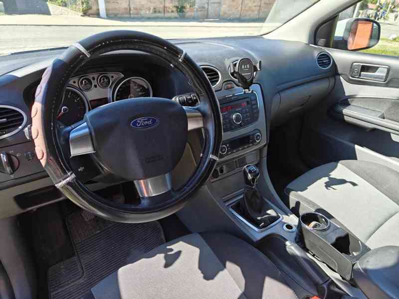 Ford Focus 1,6 - 2010 - foto 18