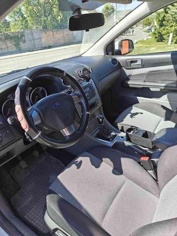 Ford Focus 1,6 - 2010 - foto 16