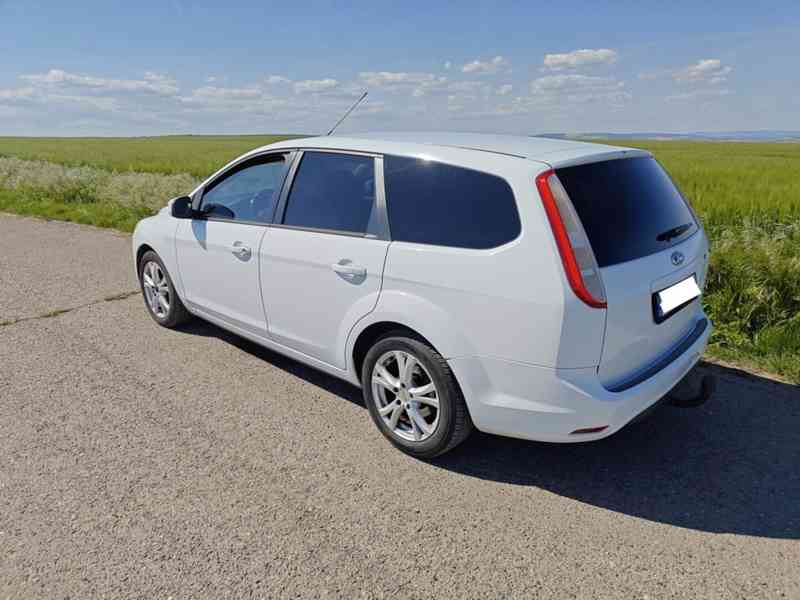 Ford Focus 1,6 - 2010 - foto 5