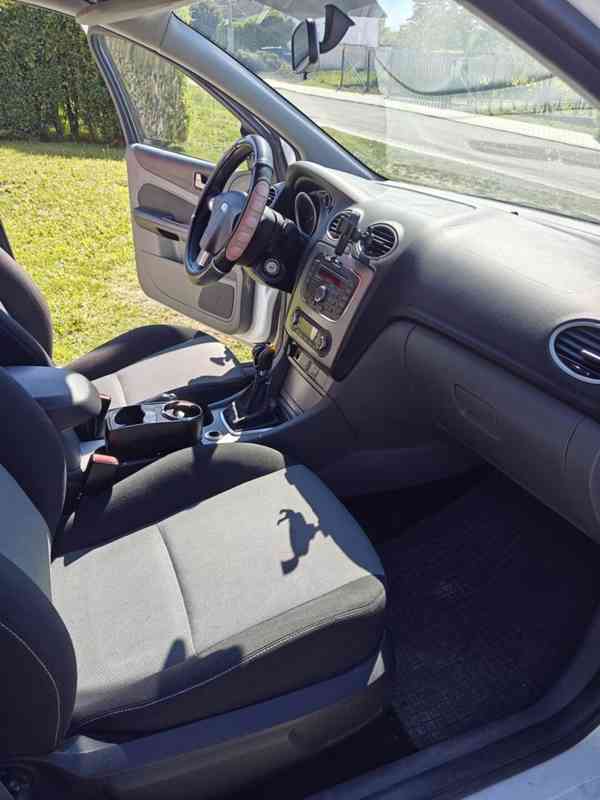 Ford Focus 1,6 - 2010 - foto 11