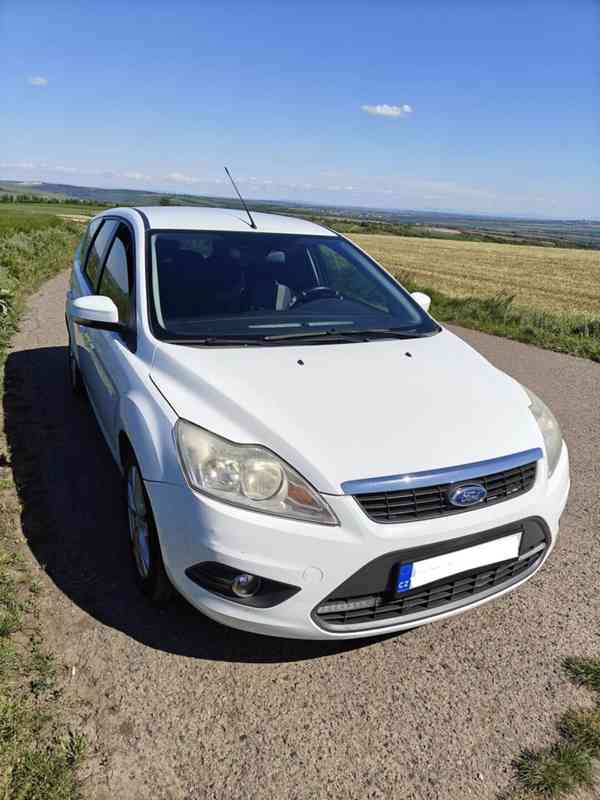 Ford Focus 1,6 - 2010 - foto 3