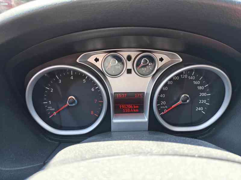 Ford Focus 1,6 - 2010 - foto 9
