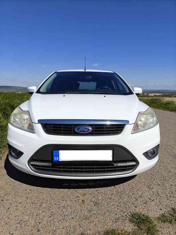 Ford Focus 1,6 - 2010 - foto 2