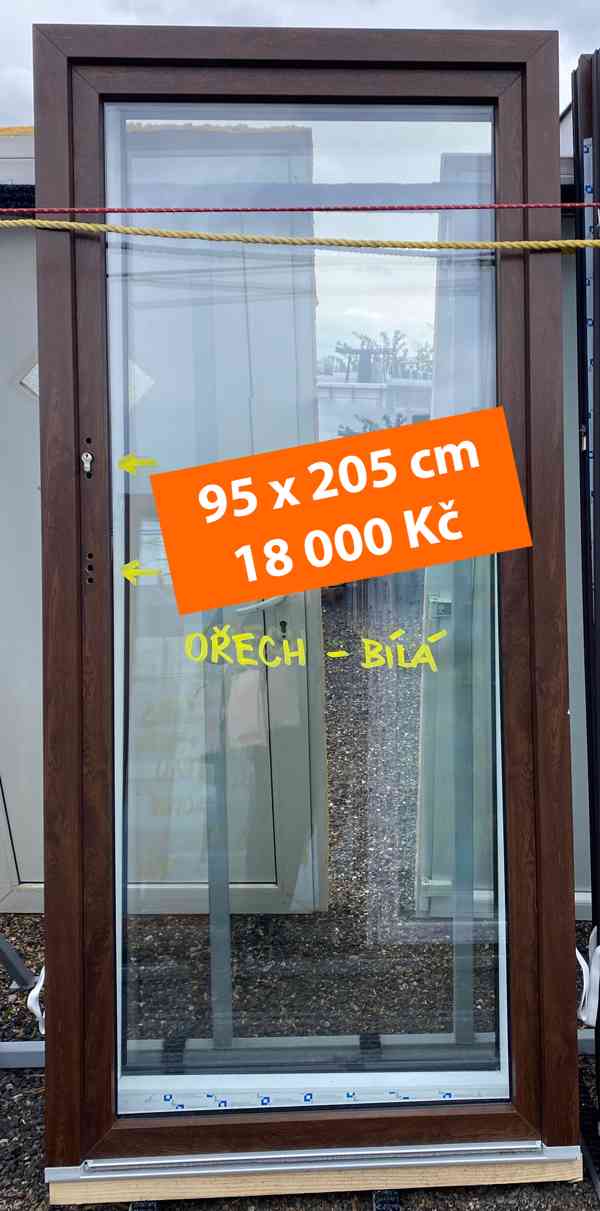 Dveře prosklenné 95 x 205 mm s alu prahem + klika a zámek