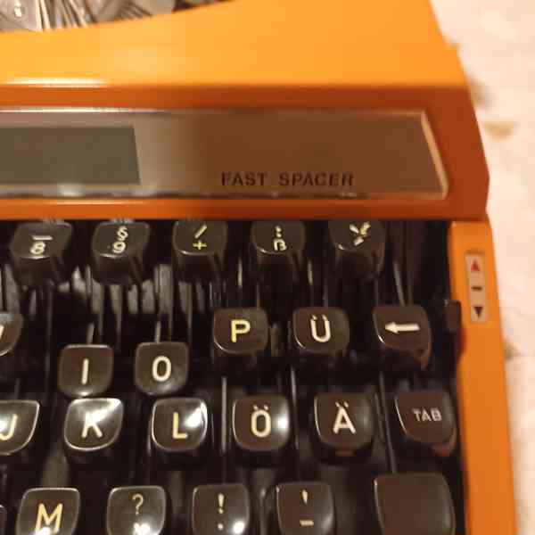 Starý psací stroj - foto 7
