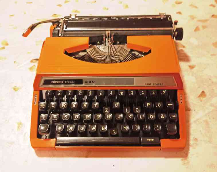 Starý psací stroj - foto 4