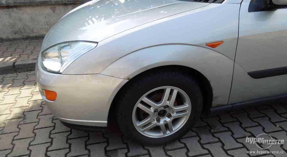 FORD FOCUS 1,6 74 kW 2001 - foto 2