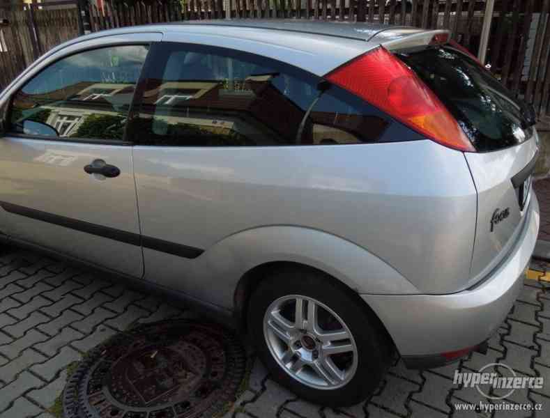 FORD FOCUS 1,6 74 kW 2001 - foto 3