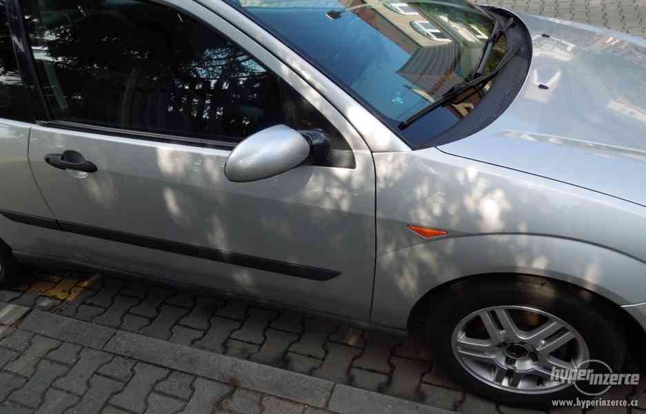 FORD FOCUS 1,6 74 kW 2001 - foto 6