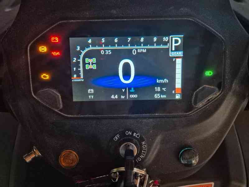 Ctyrkolka CFMOTO Cforce 820 4x4 TÜV do roku 2026 - foto 2