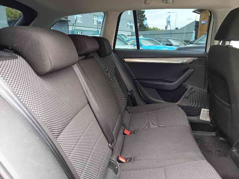 ŠKODA Octavia Combi 1,4TSi Ambition PLUS ČR - foto 13