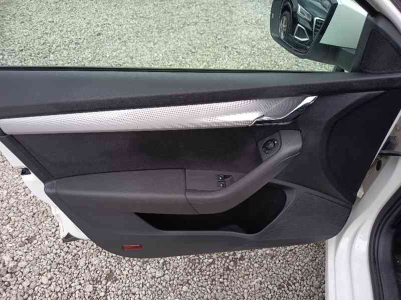 ŠKODA Octavia Combi 1,4TSi Ambition PLUS ČR - foto 20