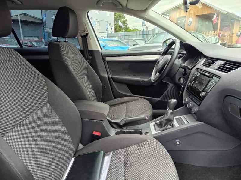 ŠKODA Octavia Combi 1,4TSi Ambition PLUS ČR - foto 12