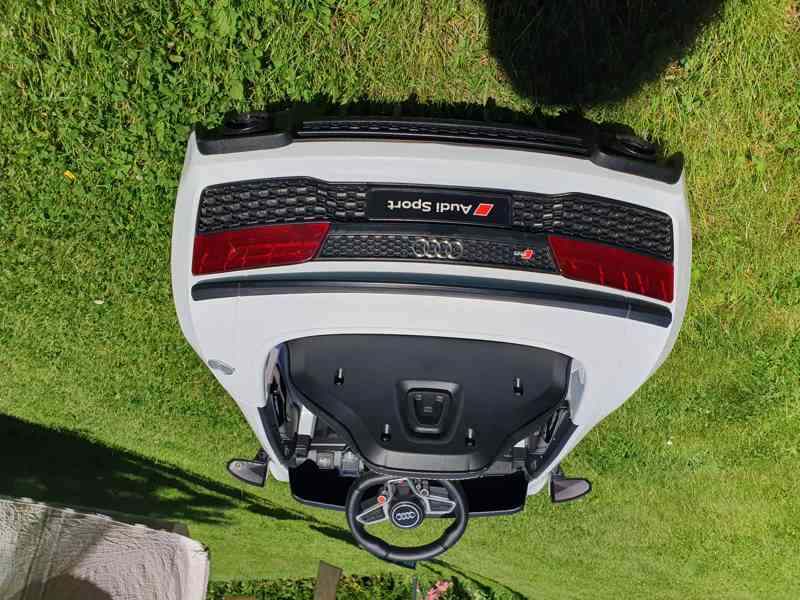 Elektrické auto Audi R8 Spyder - foto 7