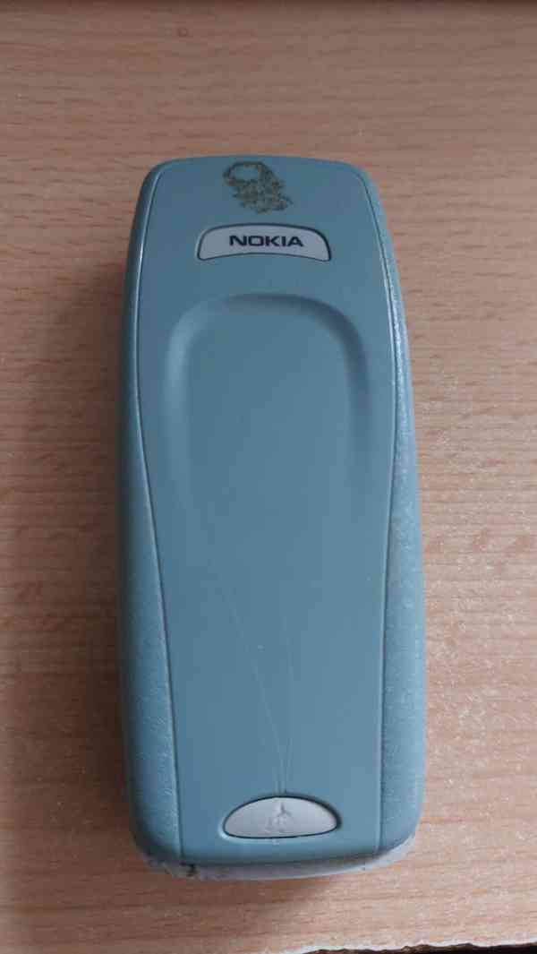 Retro mobilní telefon - Nokia 3410. - foto 3