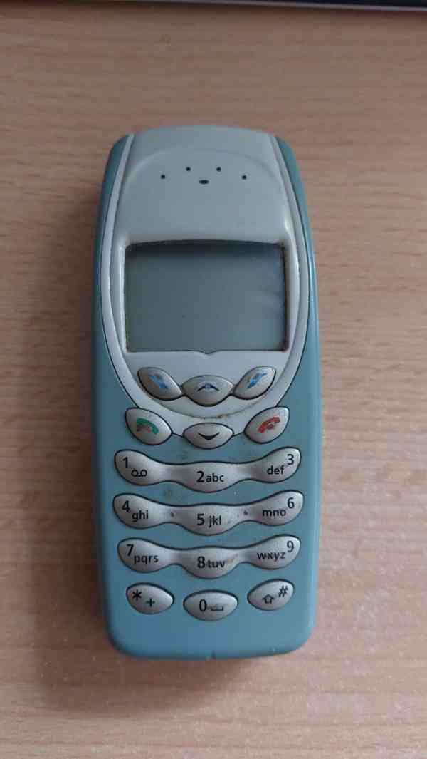 Retro mobilní telefon - Nokia 3410. - foto 1