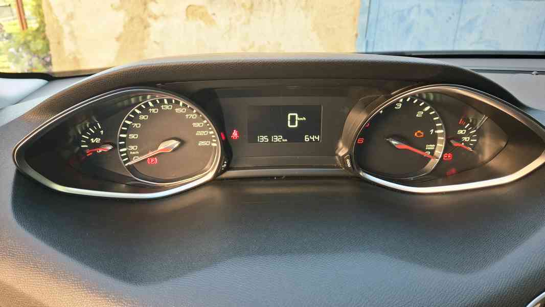 Peugeot 308 SW 1,6 bluehdi, 5,6l/100km - foto 12