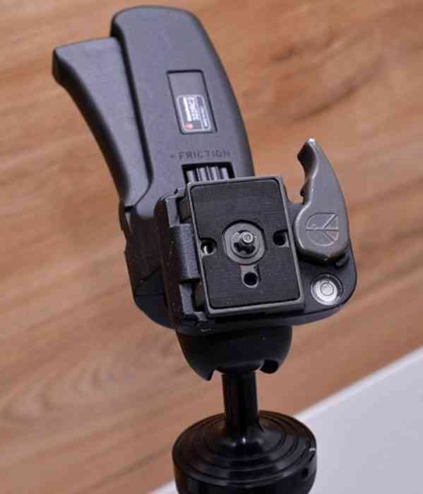 Stativová hlava: Manfrotto 322RC2 **Kulová hlava s rukojetí - foto 4