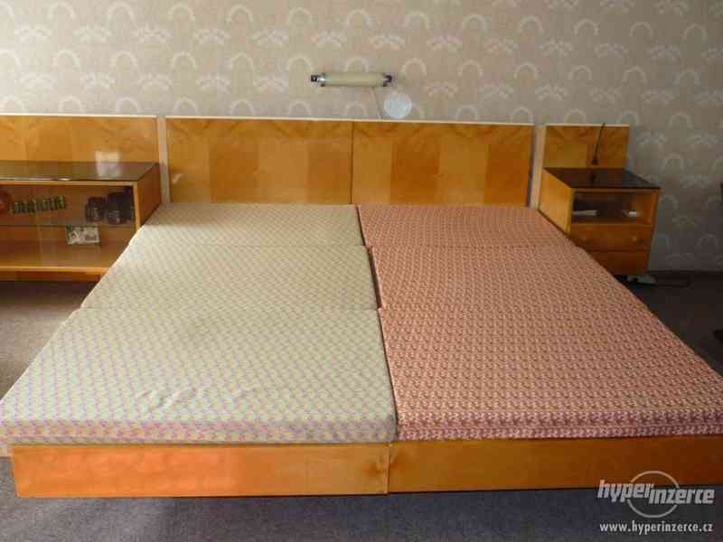 Retro manželská postel se stolky - foto 1