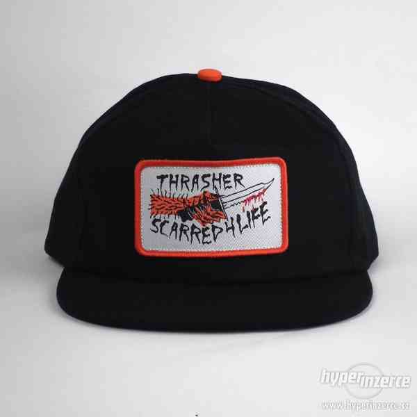 KŠILTOVKA THRASHER SCARRED SNAPBACK - BLACK - foto 2