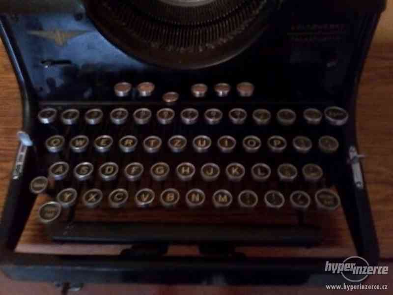 Starožitný psací stroj Adler - foto 3