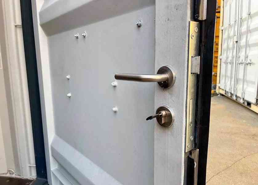 Prodejní stojan pro přepravní kontejnery o délce 20 stop s r - foto 4