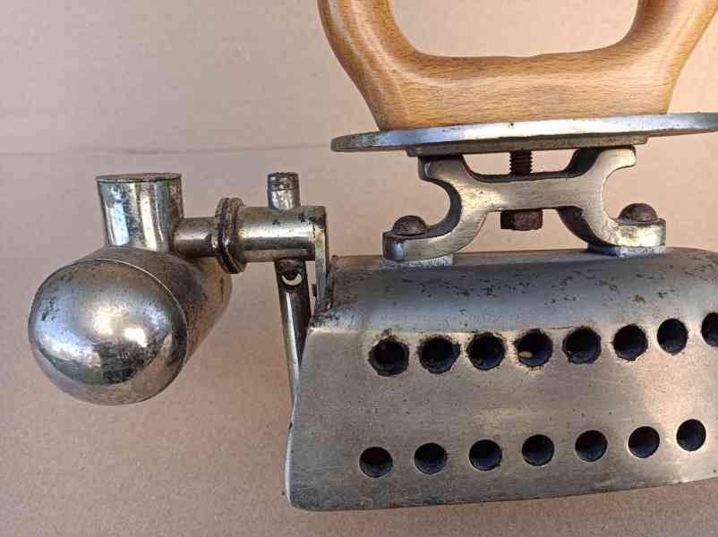 Velmi stará atypická žehlička Feldmeyer Patent - foto 8
