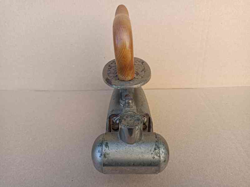 Velmi stará atypická žehlička Feldmeyer Patent - foto 4