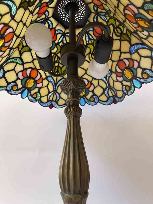 Velká stolní lampa Tiffany v secesním stylu s květy - foto 3
