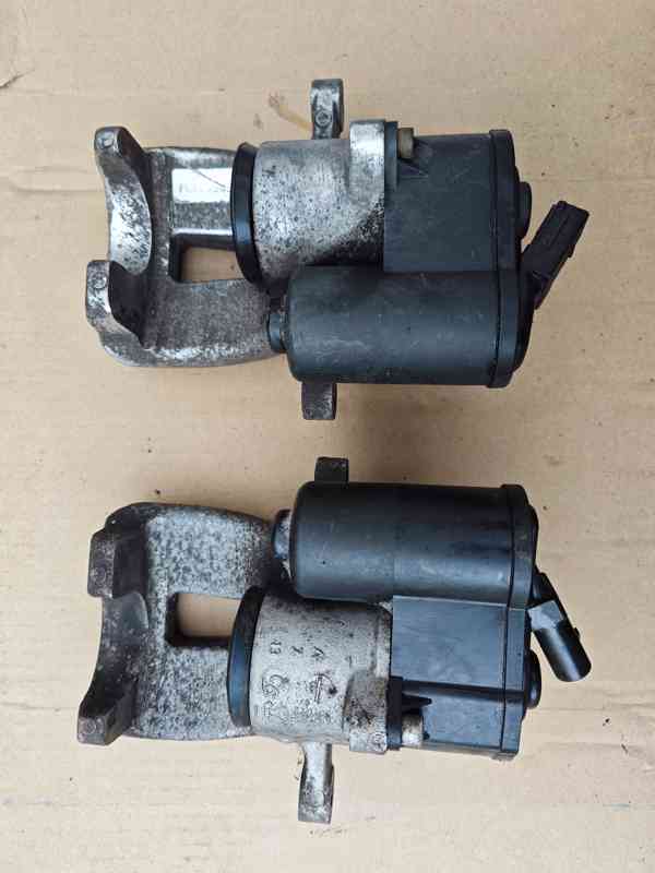 Zadní brzdiče VW B6 Passat  - foto 3