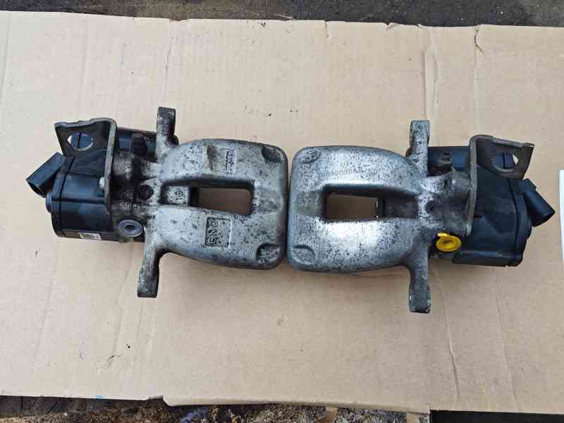 Zadní brzdiče VW B6 Passat  - foto 4