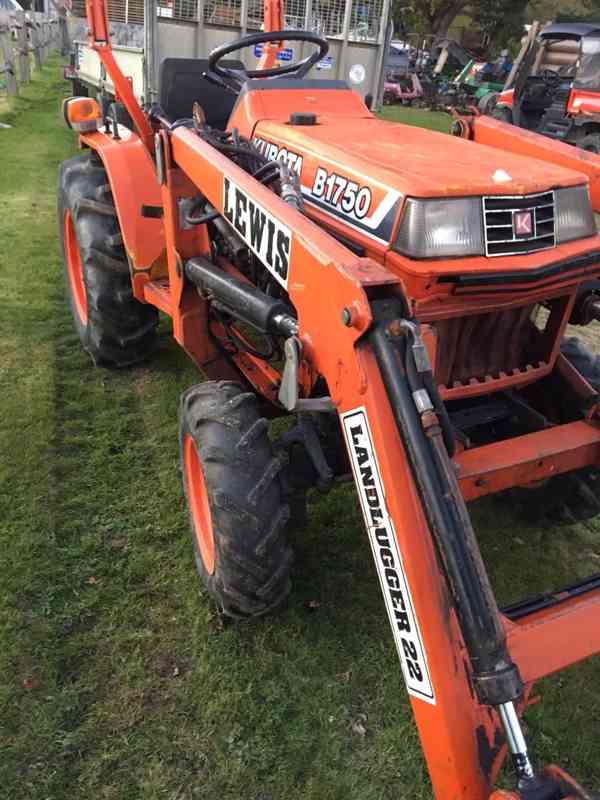 Traktor Kubota B50 HST 17 + čelní nakladač - foto 3