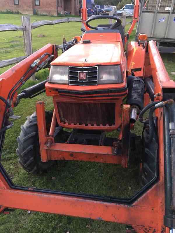 Traktor Kubota B50 HST 17 + čelní nakladač - foto 4