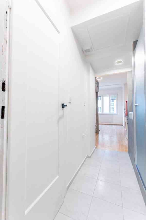 Pronájem bytu 1+kk 23 m² Křižíkova, Praha - foto 4