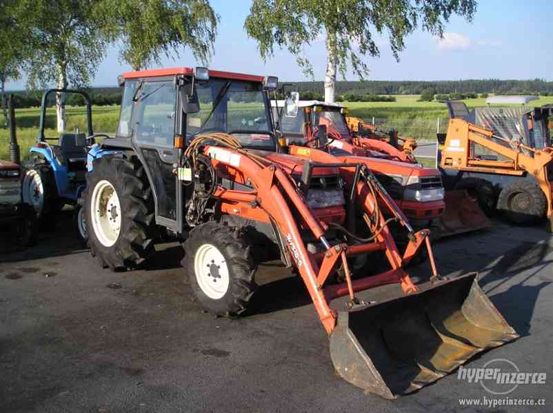 Malotraktor Kubota GL 32 s kabinou nakladačem a topením - foto 1