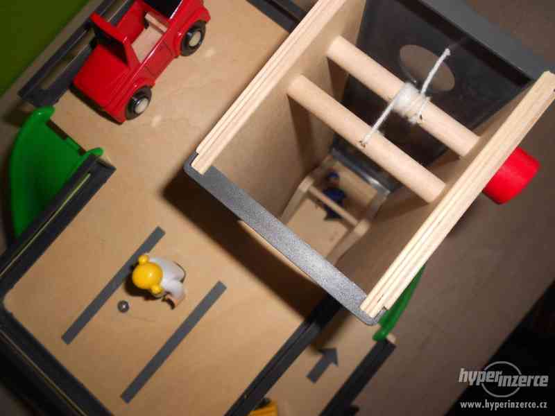 Dřevěná stavebnice - benzina s výtahem, panáčky, funkční výt - foto 2