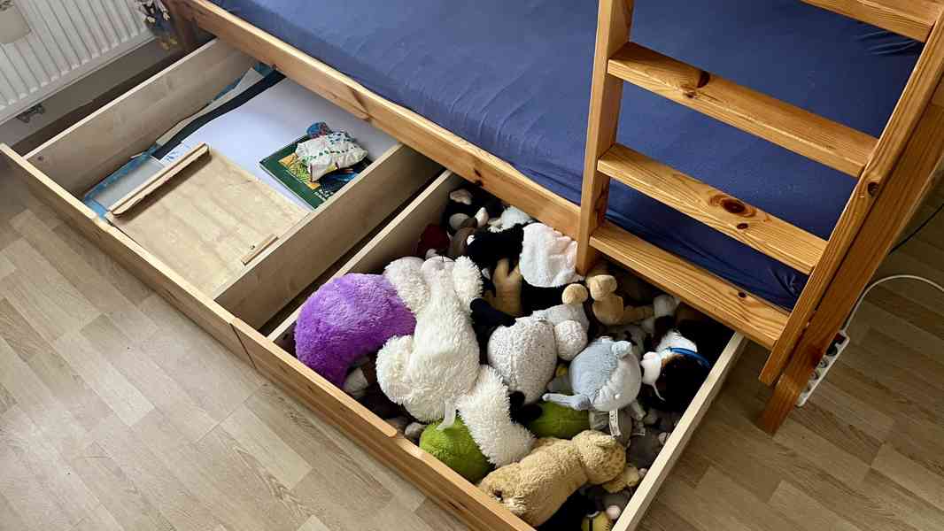 Prodám dřevěnou palandu z masivu borovice - foto 2