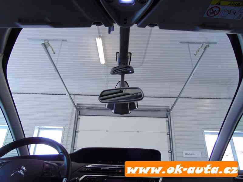 Citroën Grand C4 Picasso 1.6 HDI SHINE 96 kW 7MÍST 2019 - foto 17