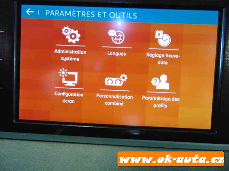 Citroën Grand C4 Picasso 1.6 HDI SHINE 96 kW 7MÍST 2019 - foto 23