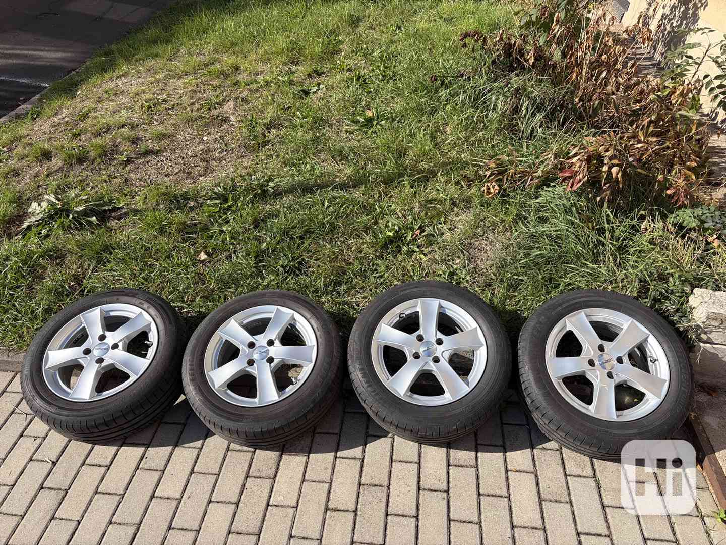ALU KOLA R15 + letní pneu - foto 1