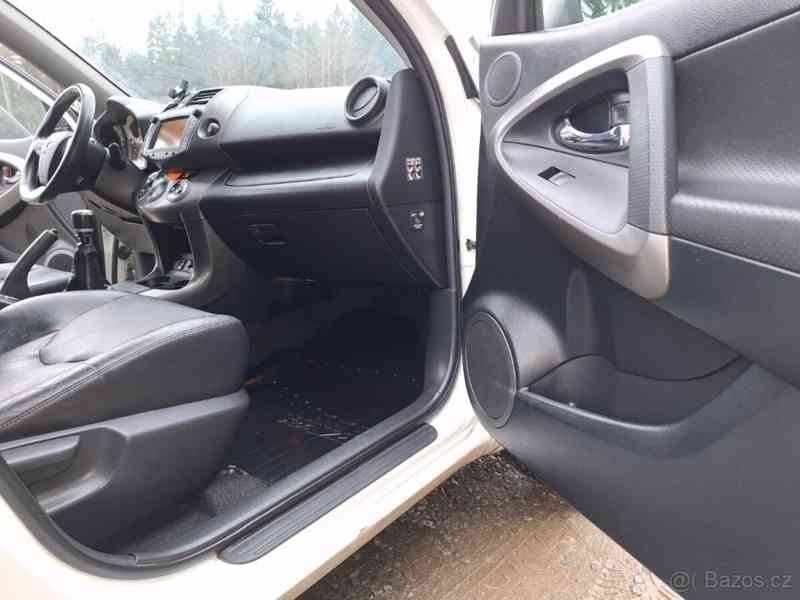 Toyota RAV4 4 - foto 9